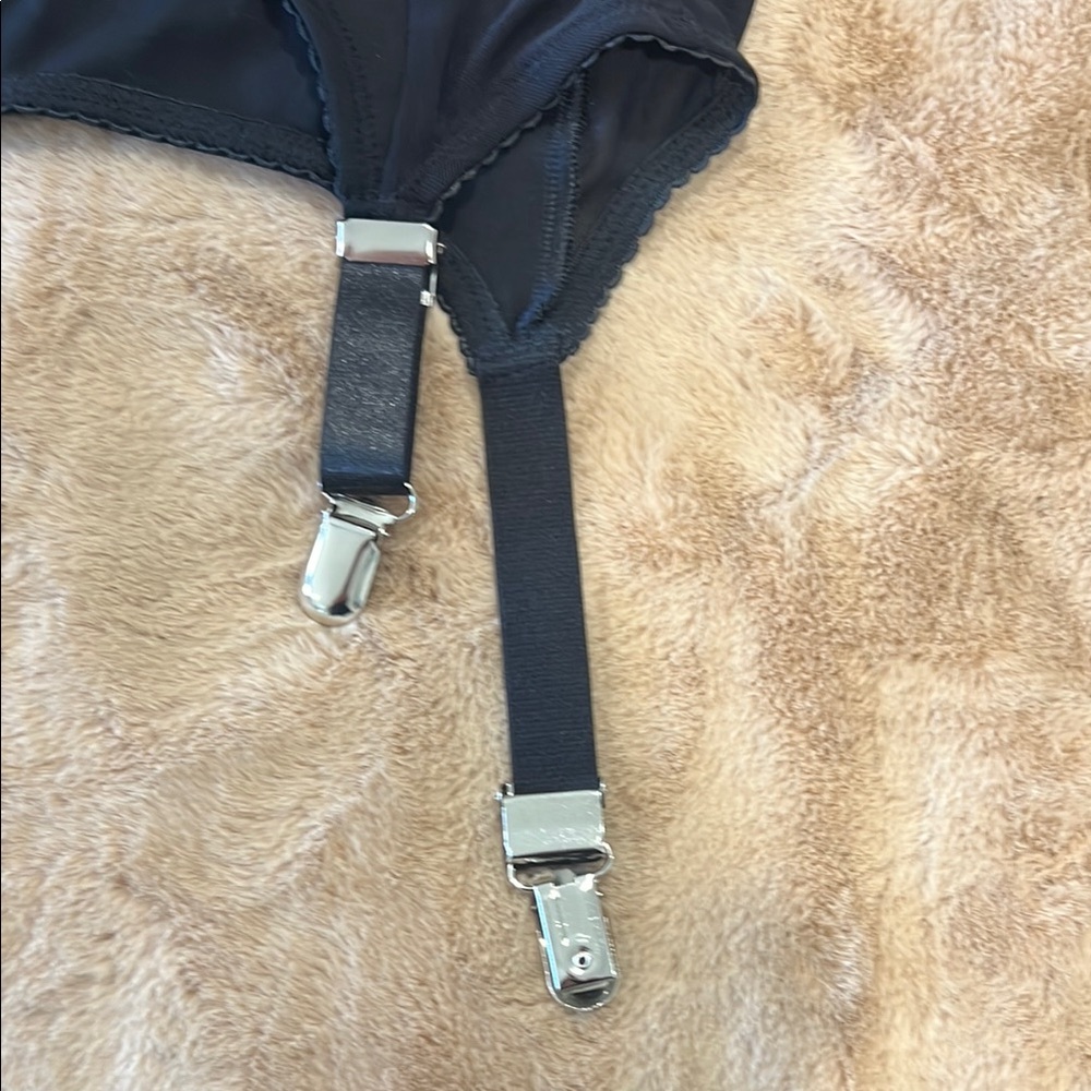 Black Garter Belt with Silver Clips - Picture 2 of 6